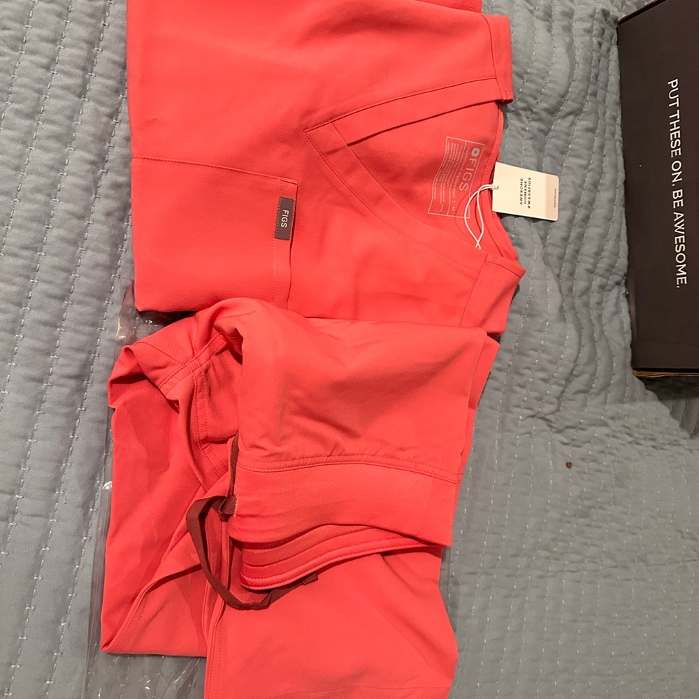 2 sets of Figs small petite pants med tops